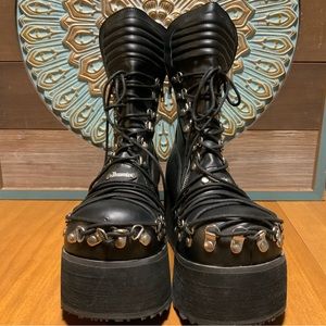 Demonia size 10 black